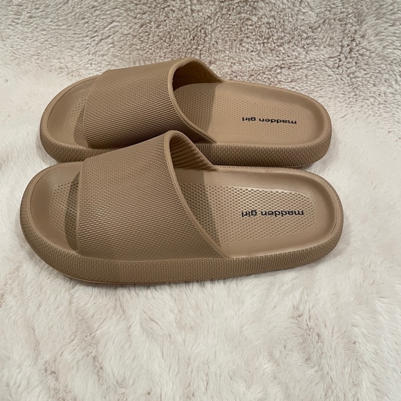 steve madden scuba slides tan